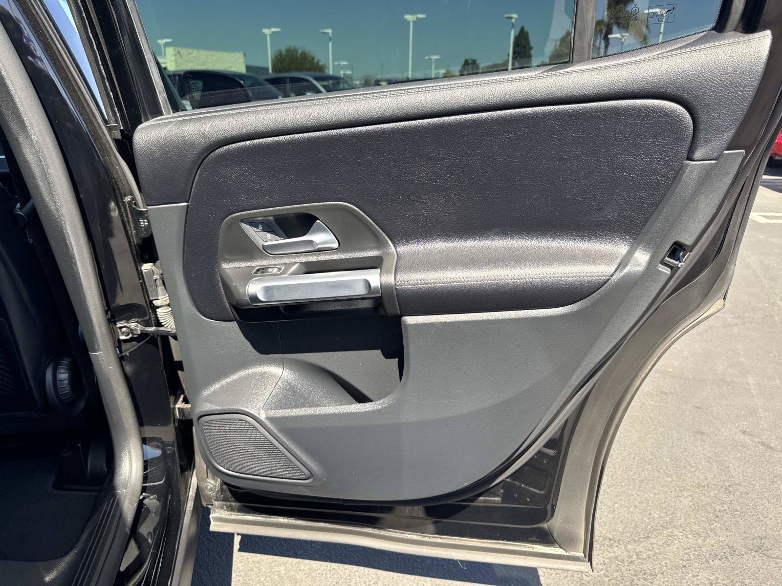 Used 2022 Mercedes-Benz GLB 250 image 31