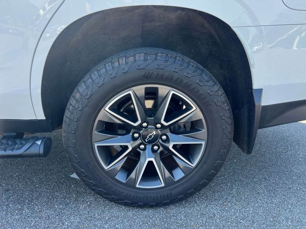 Used 2021 Chevrolet Tahoe Z71 w/ Z71 Off-Road Package AWD/4WD image 9