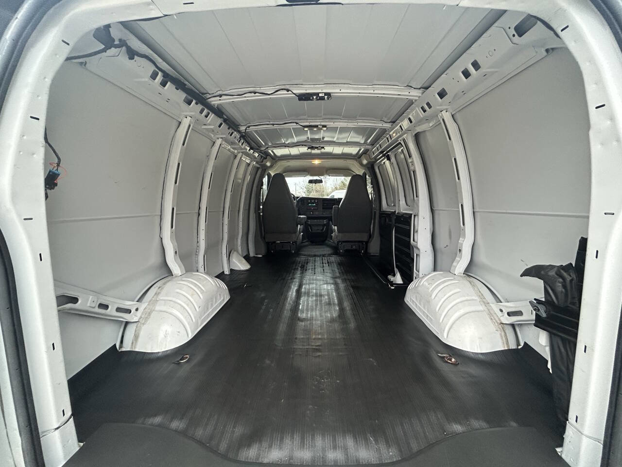 Used 2022 Chevrolet Express 2500 image 19