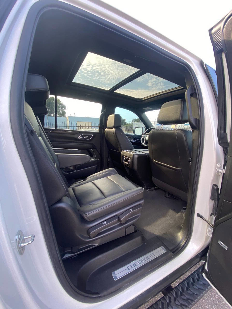Used 2022 Chevrolet Suburban Z71 w/ Luxury Package image 16