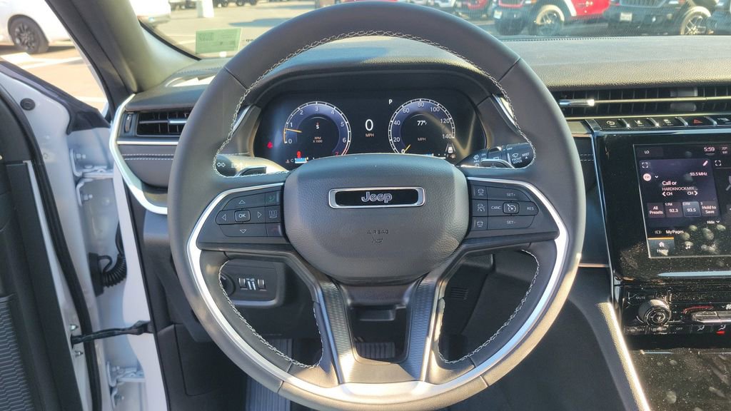 Used 2025 Jeep Grand Cherokee Laredo image 21