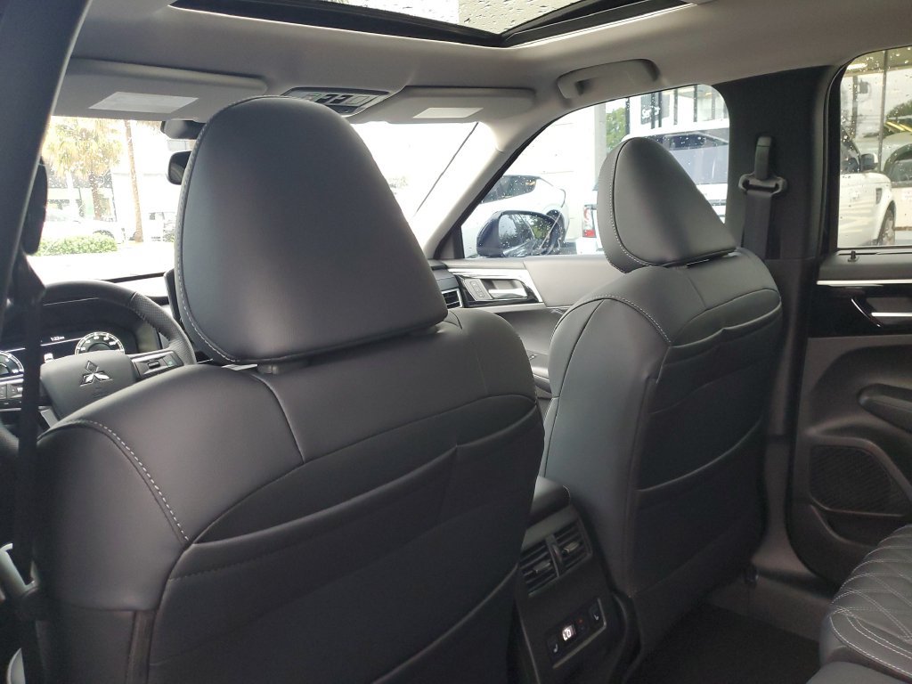 Used 2025 Mitsubishi Outlander SEL AWD/4WD image 12