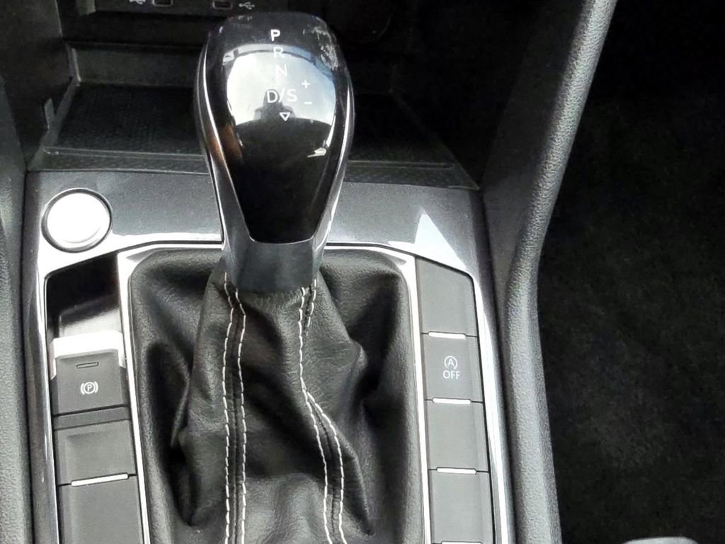 Certified 2023 Volkswagen Tiguan SE FWD image 18