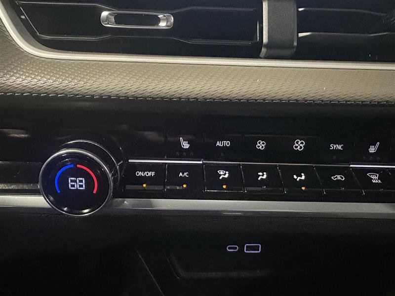 Used 2025 Chevrolet Equinox LT w/ Convenience Package II image 18