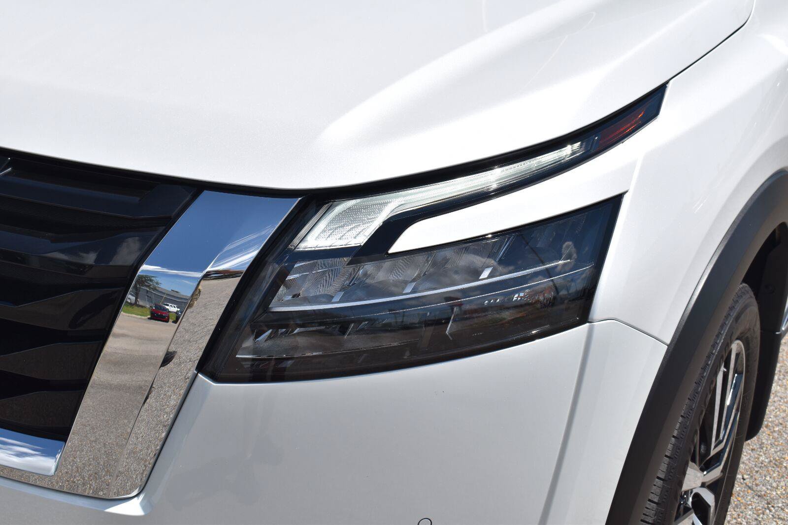 Used 2025 Nissan Pathfinder Platinum w/ Cargo Package FWD image 21