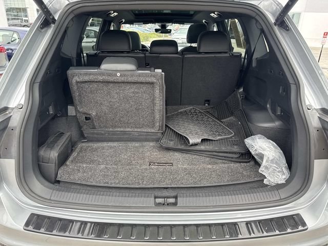 Certified 2023 Volkswagen Tiguan SE R-Line FWD image 5