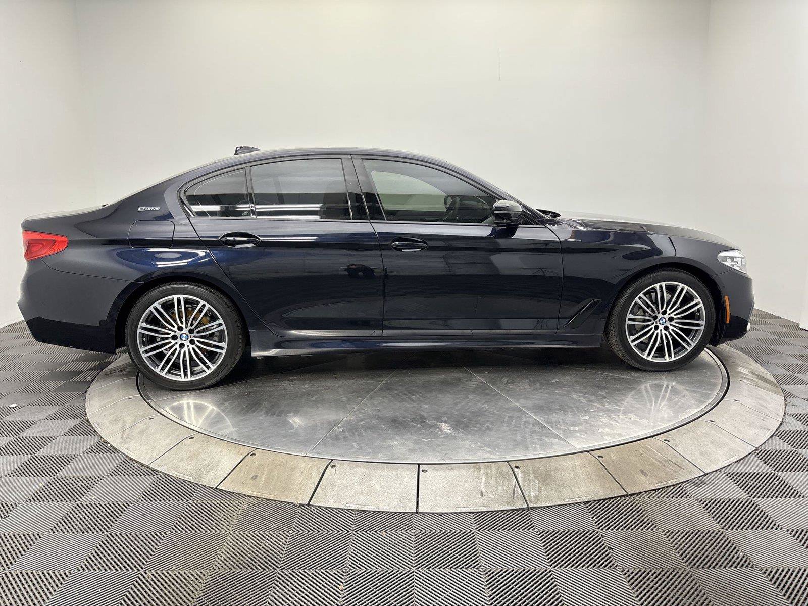 Used 2019 BMW 530e w/ M Sport Package RWD image 17