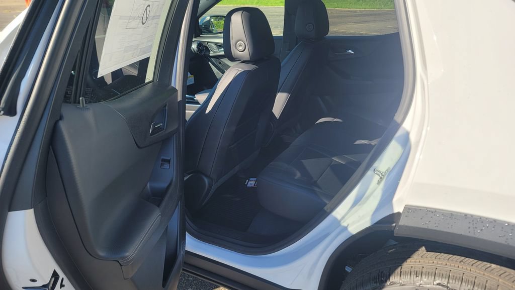 New 2026 Chevrolet Equinox LT w/ Convenience Package II FWD image 25