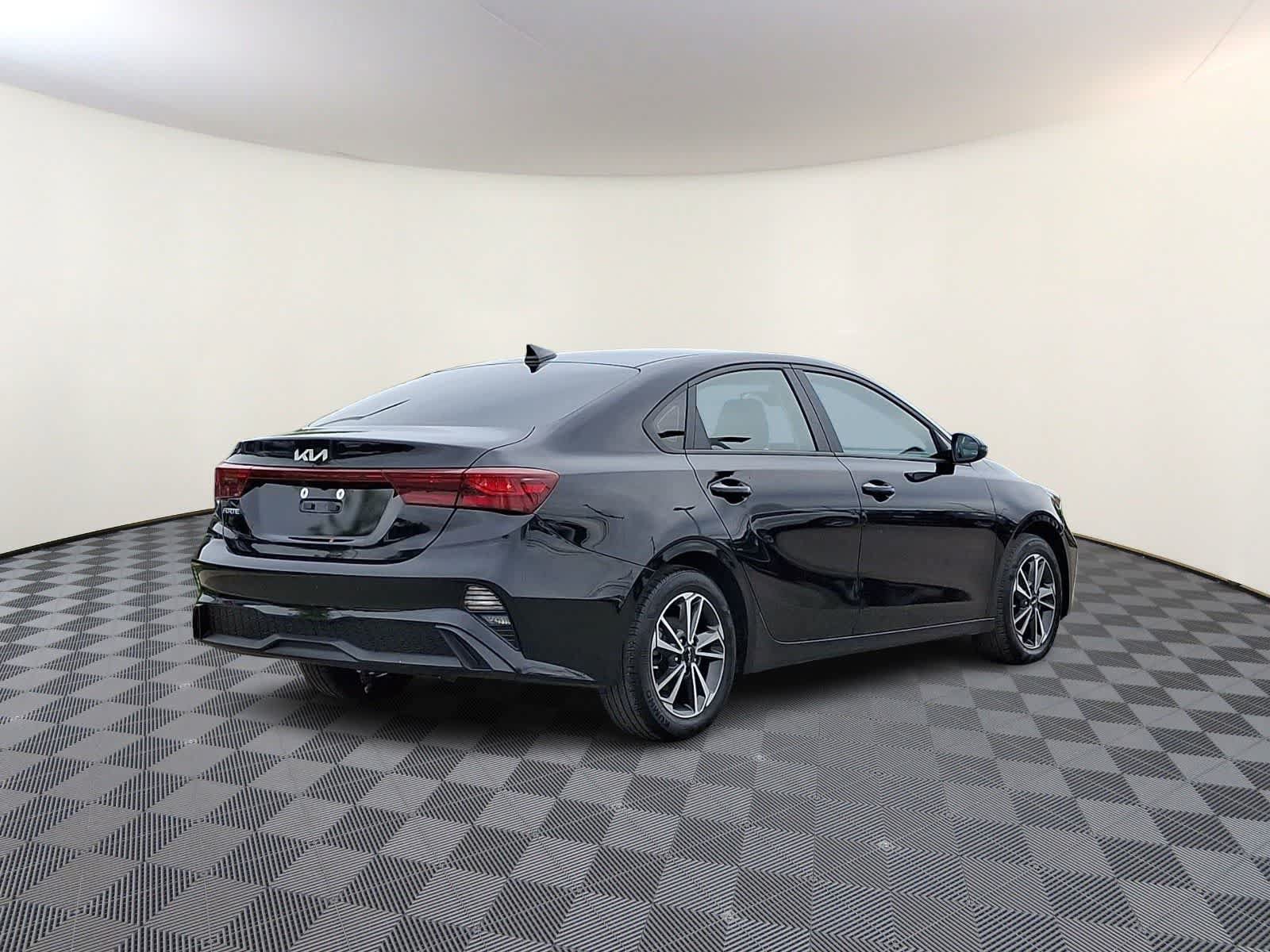 Used 2023 Kia Forte LXS w/ LXS Technology Package FWD image 5