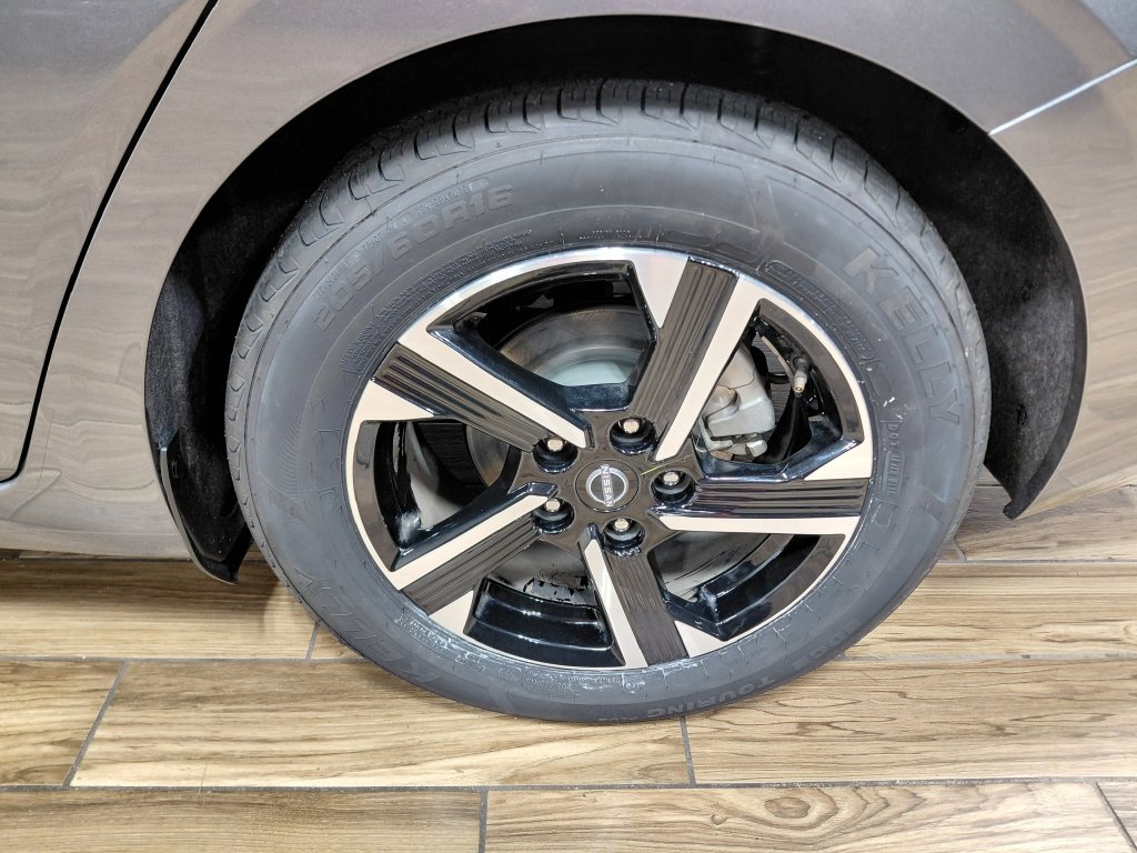 Used 2025 Nissan Sentra SV FWD image 8