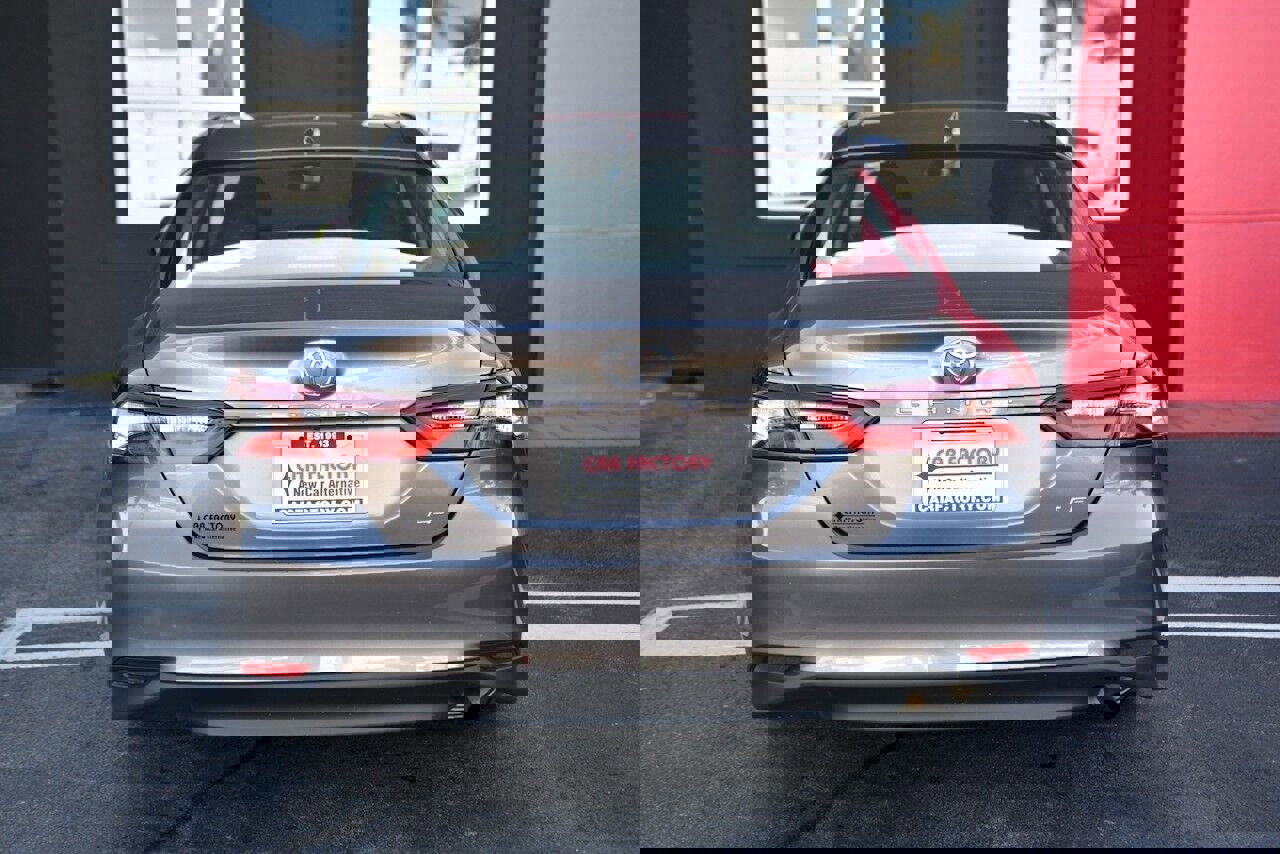 Used 2024 Toyota Camry LE image 5