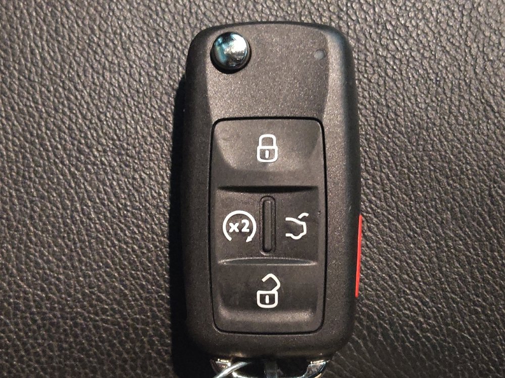 Used 2022 Volkswagen Passat 2.0T FWD image 32