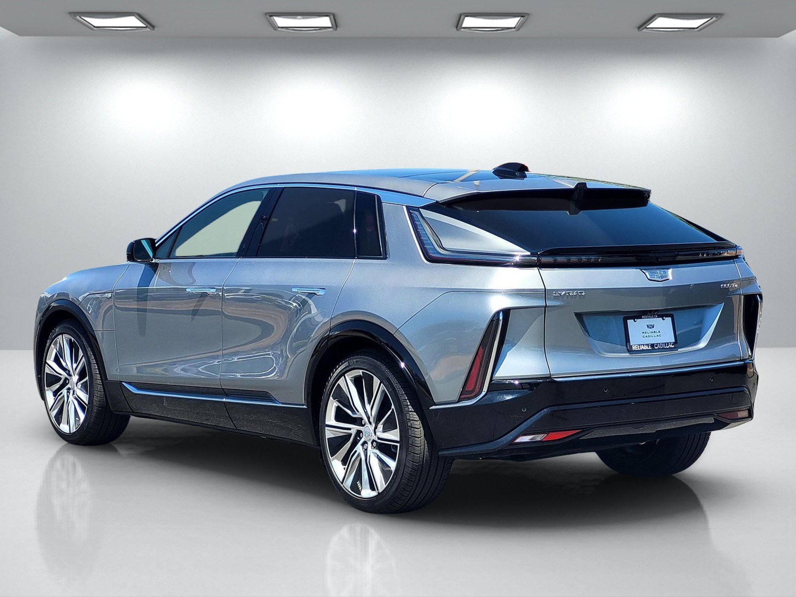 Certified 2025 Cadillac Lyriq Luxury w/ LPO, Floor Liner Package AWD/4WD image 6