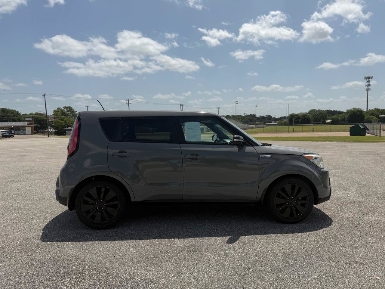 Used 2015 Kia Soul ! w/ Sun & Sound Package FWD image 2