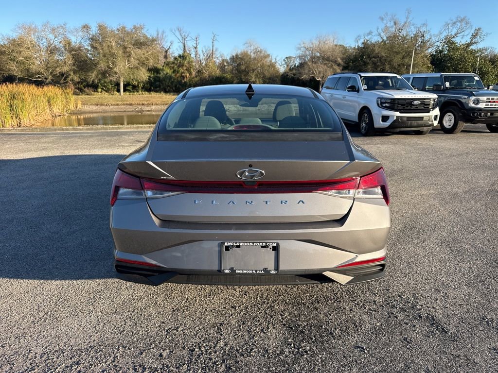 Used 2021 Hyundai Elantra SE image 6