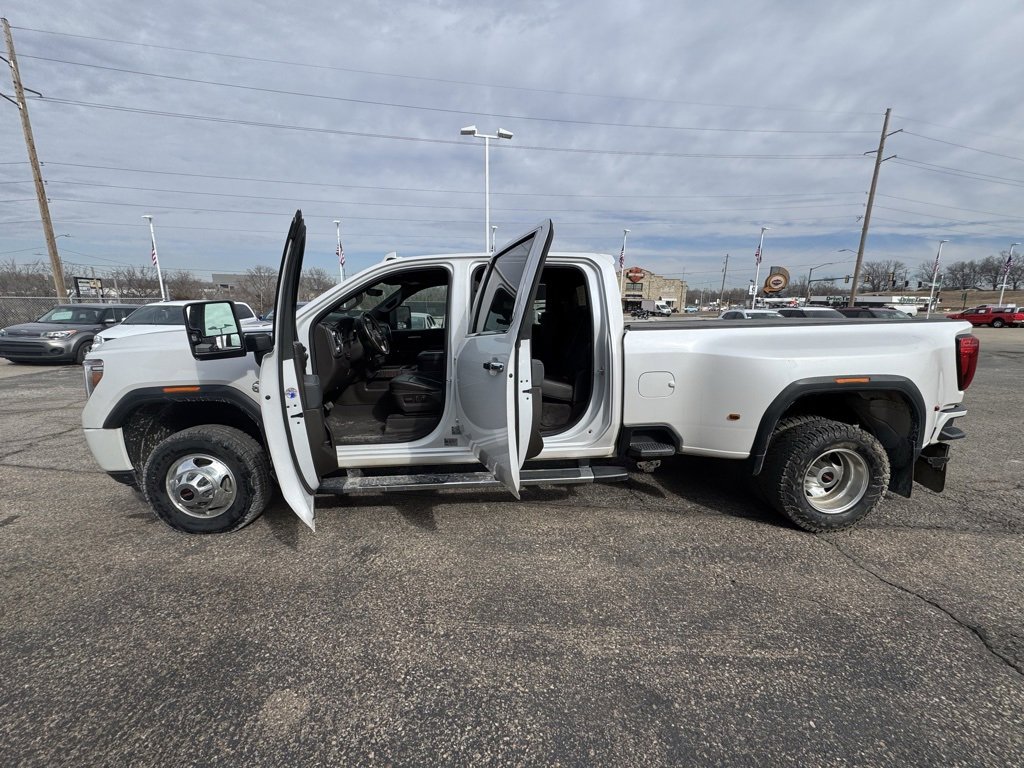 Used 2022 GMC Sierra 3500 Denali w/ Denali Ultimate Package image 4