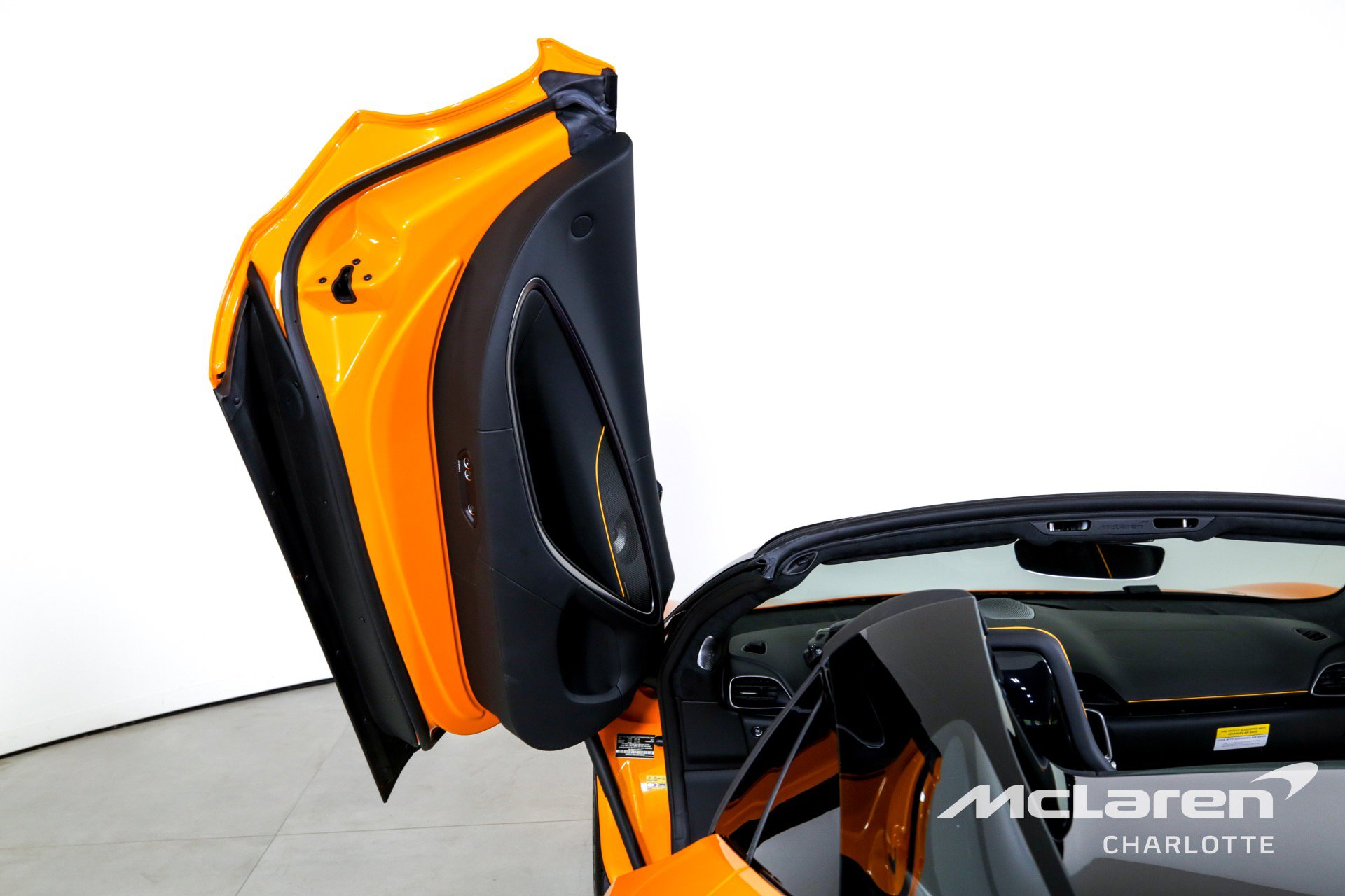 Used 2025 McLaren Artura Spider image 12