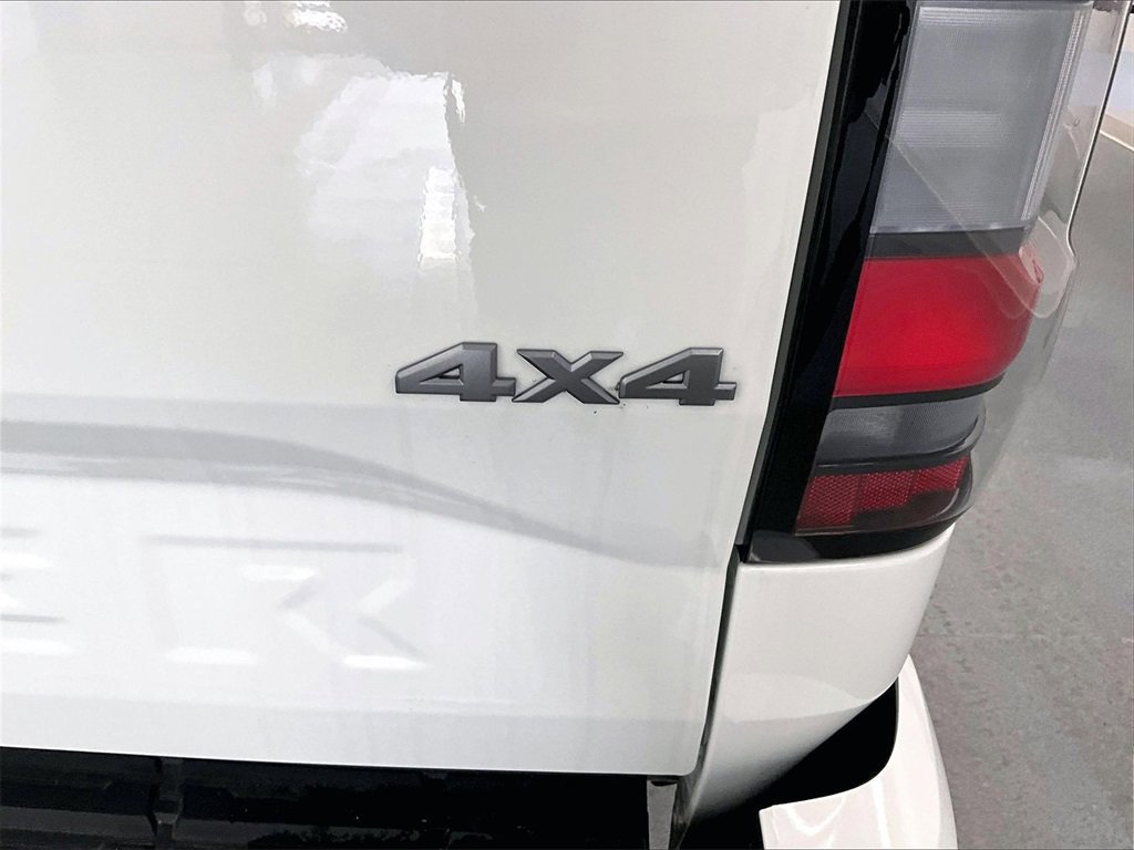 Used 2025 Nissan Frontier SV image 27