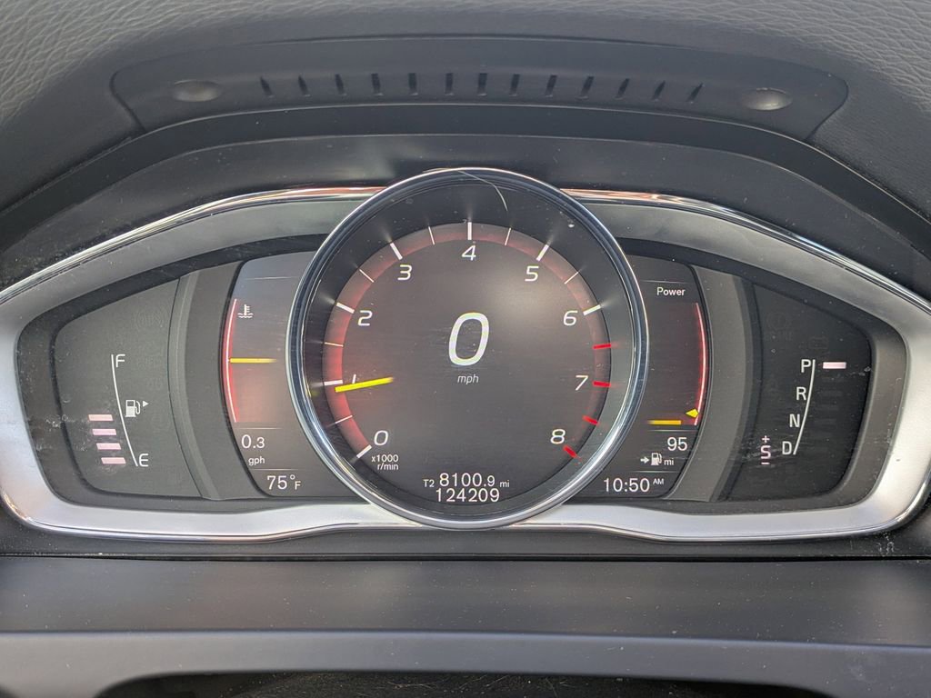 Used 2018 Volvo V60 T5 Cross Country image 27