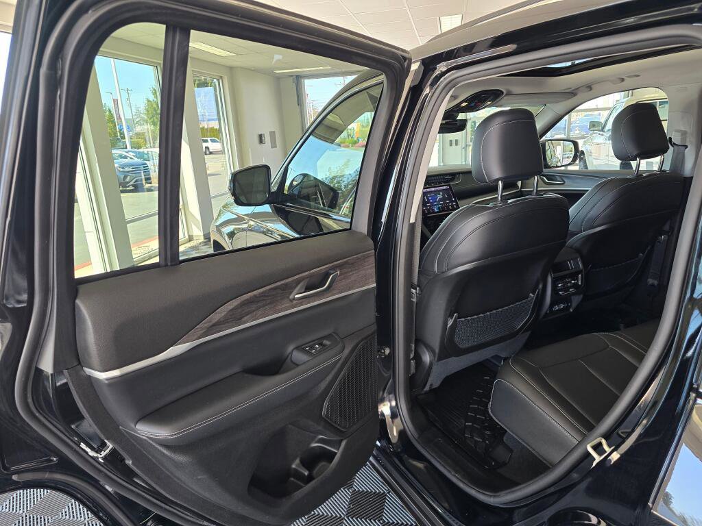 Used 2023 Jeep Grand Cherokee Limited w/ Trailer Tow Prep Group (B) image 37