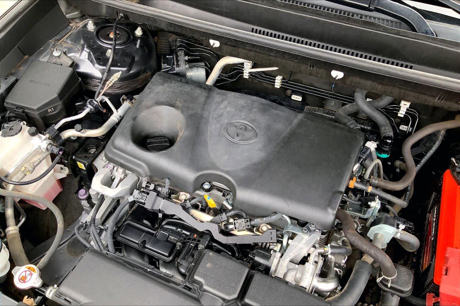 Used 2020 Toyota RAV4 XLE Premium FWD image 35