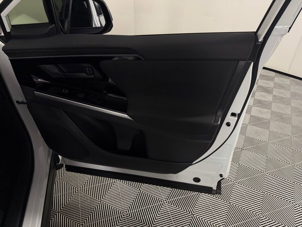 Used 2025 Subaru Solterra Premium image 30