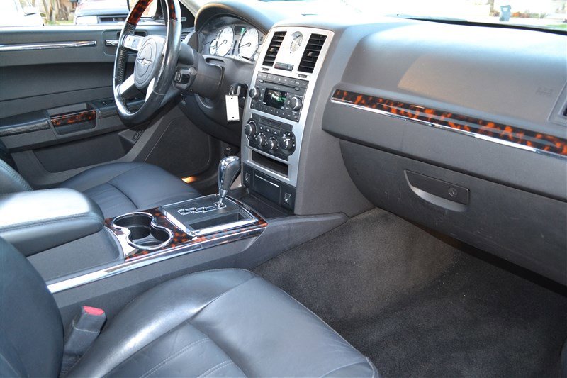 Used 2008 Chrysler 300 C image 32