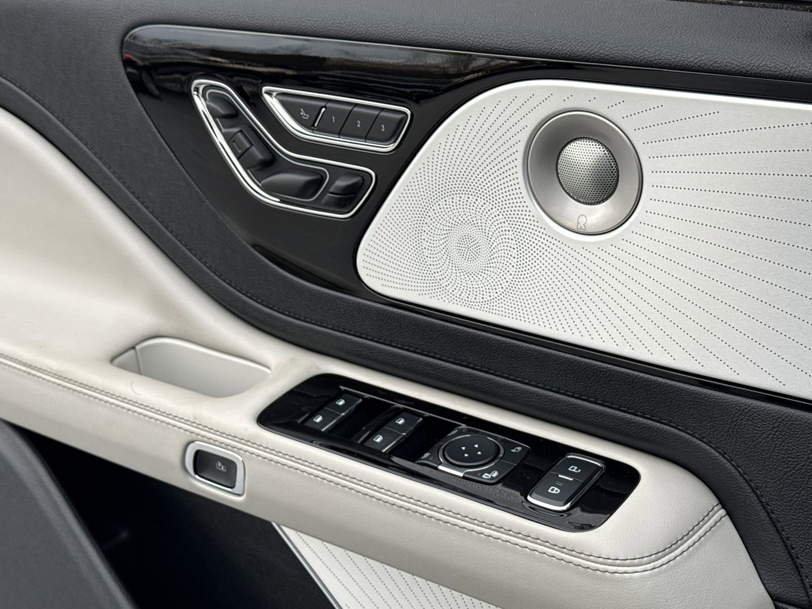 New 2025 Lincoln Aviator Reserve w/ Equipment Group 201A image 29