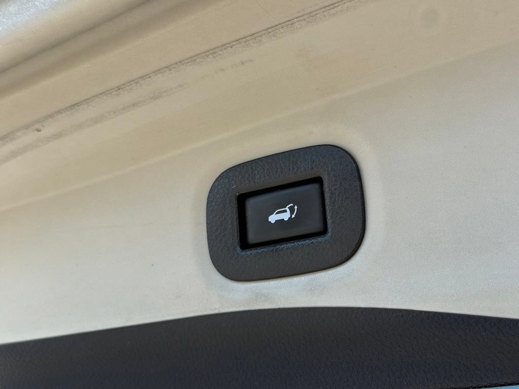 Used 2018 Nissan Rogue SV AWD/4WD image 11