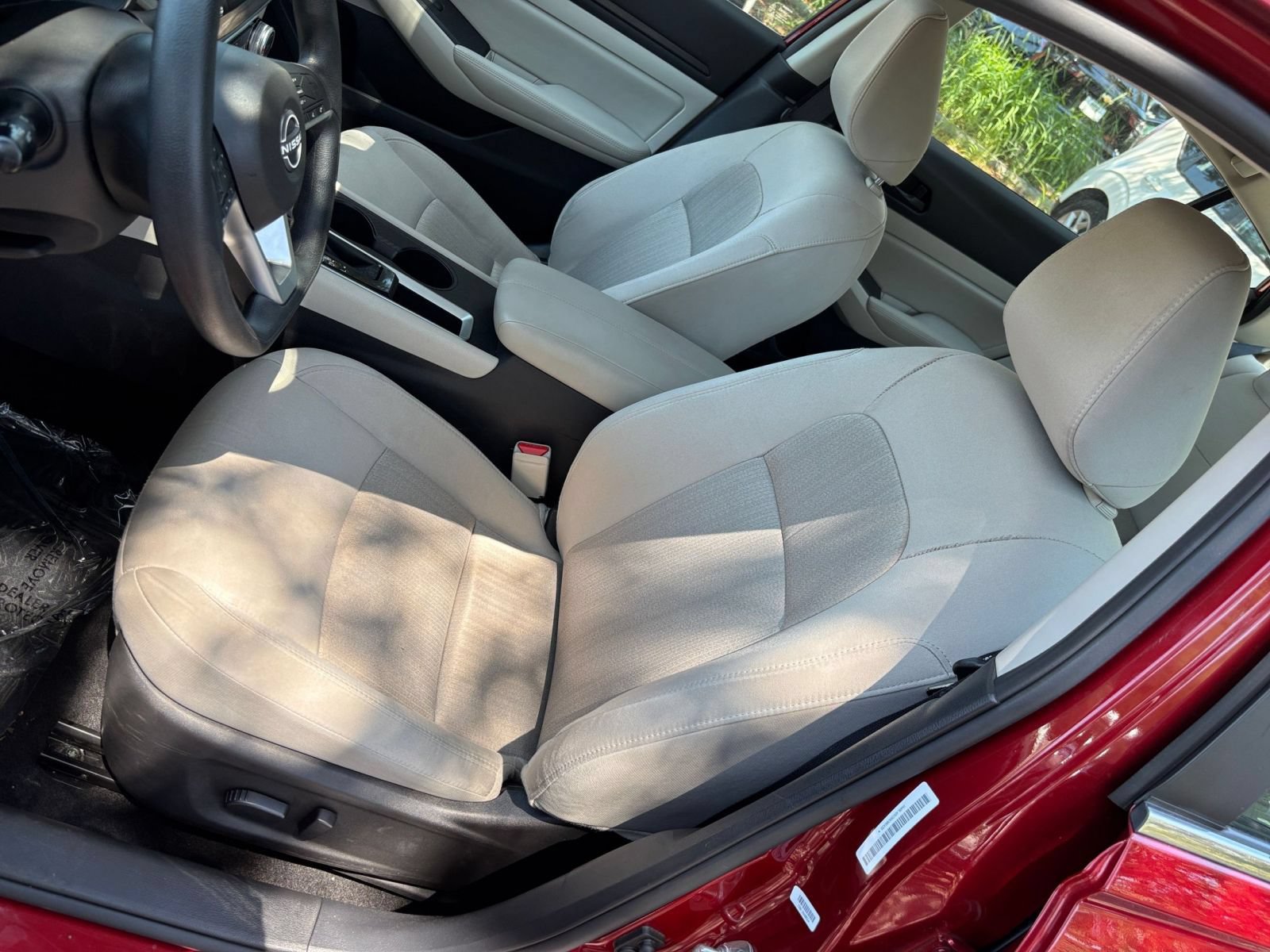 Used 2025 Nissan Altima 2.5 SV FWD image 35