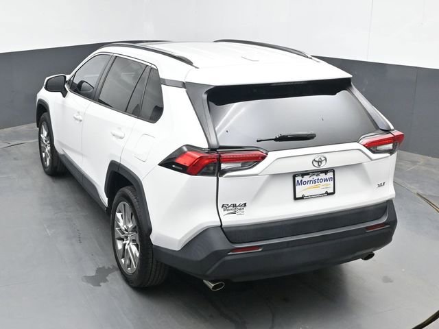 Used 2020 Toyota RAV4 XLE Premium image 38