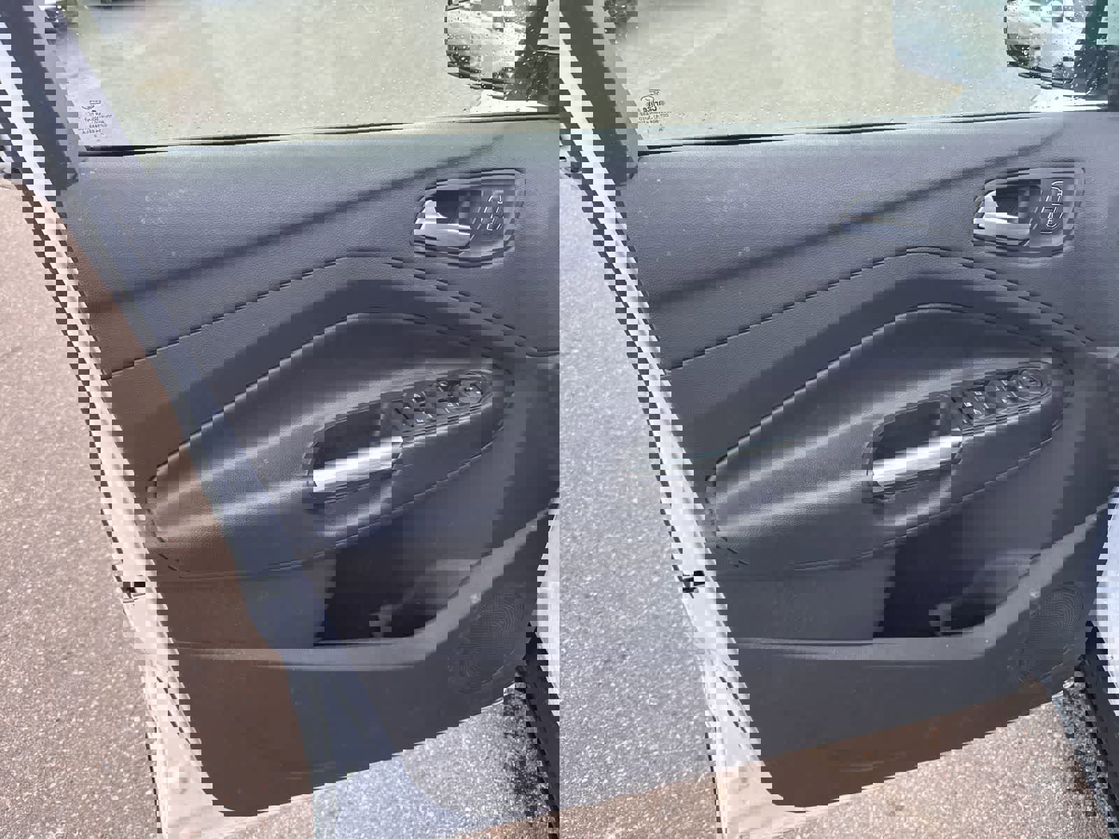 Used 2019 Ford Escape SE image 15