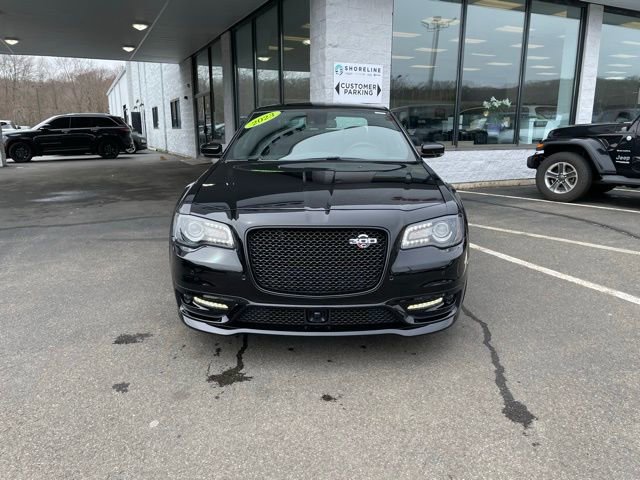 Used 2023 Chrysler 300 C image 2