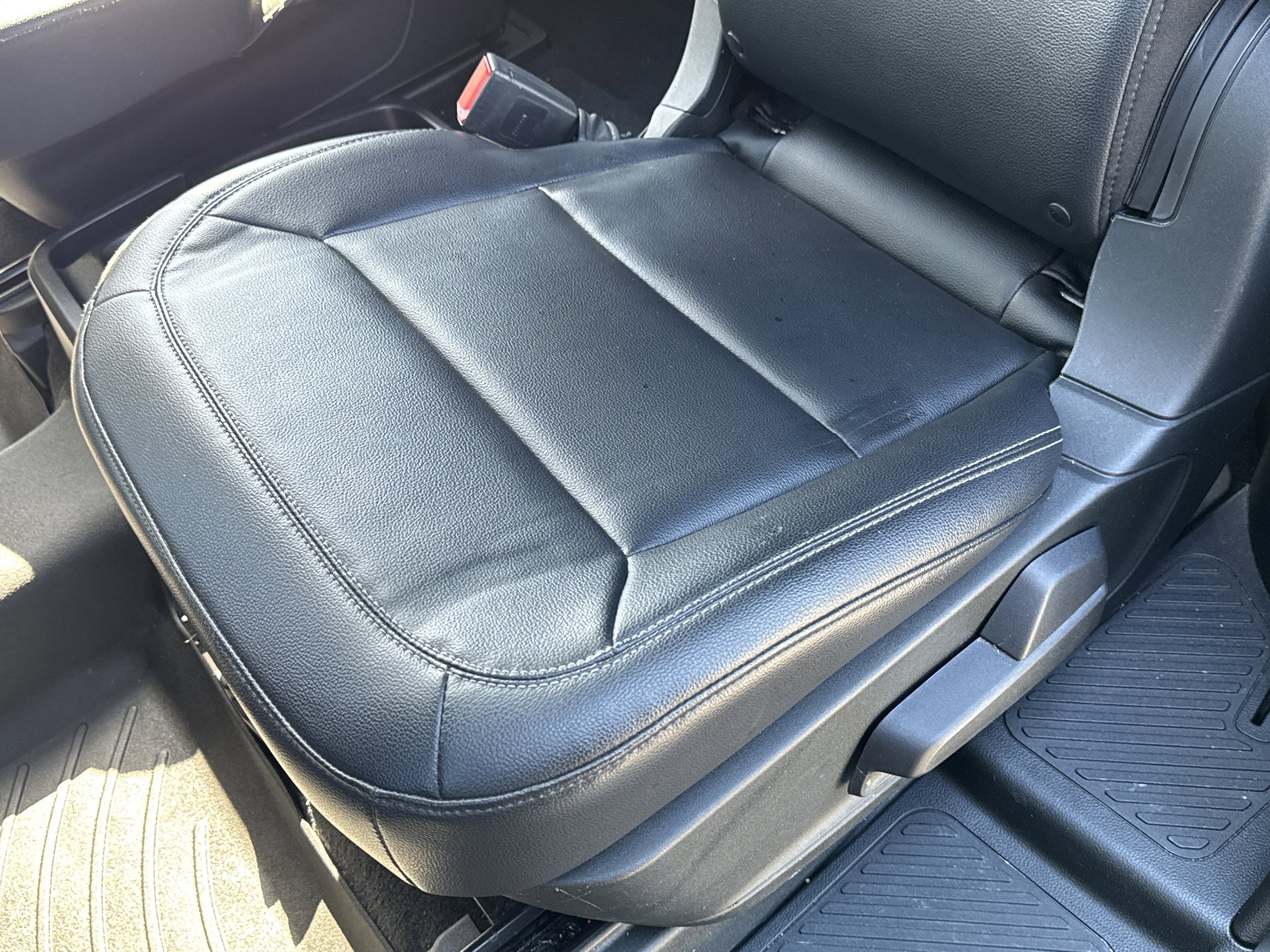 Used 2020 Ford Explorer XLT w/ Equipment Group 202A image 27