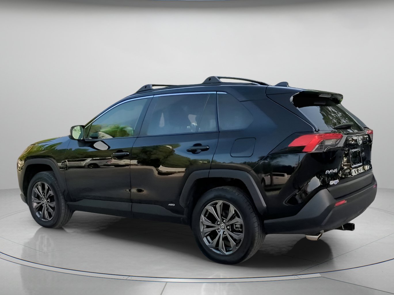 Used 2023 Toyota RAV4 XLE Premium AWD/4WD image 19