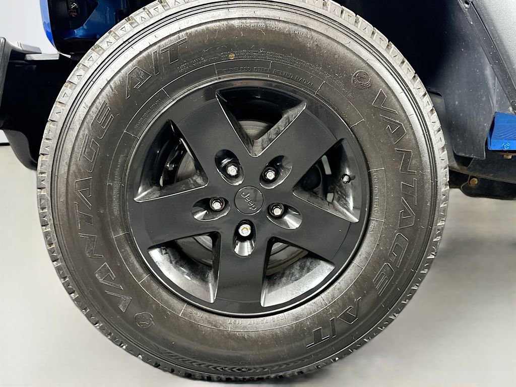 Used 2016 Jeep Wrangler Unlimited Rubicon w/ Connectivity Group image 28