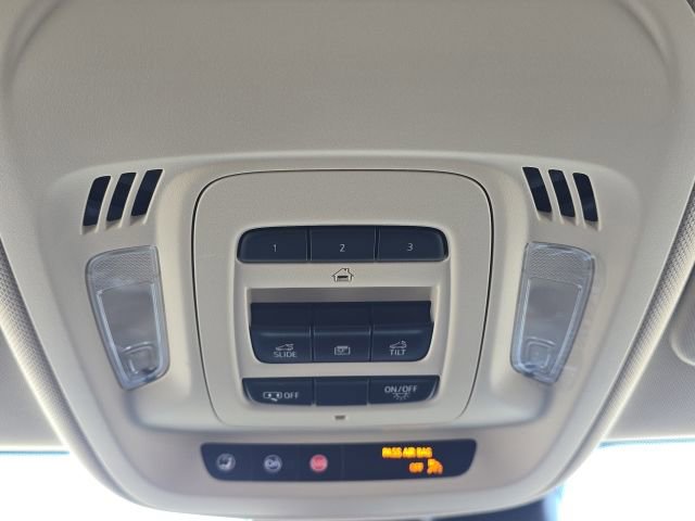 Used 2023 Buick Envision Avenir AWD/4WD image 43