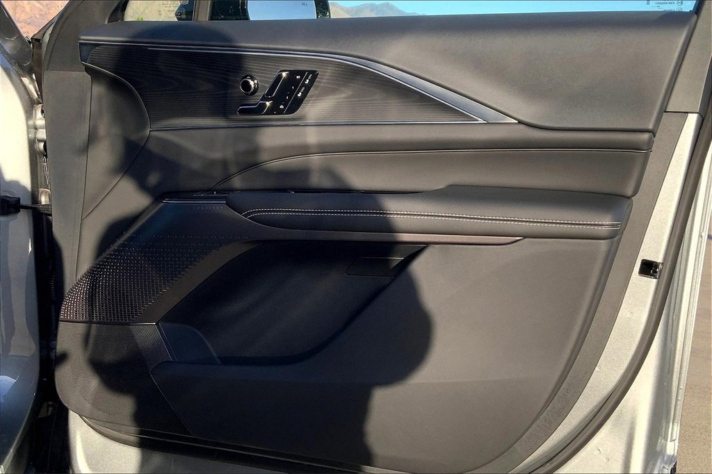 New 2025 Cadillac Lyriq Luxury image 33