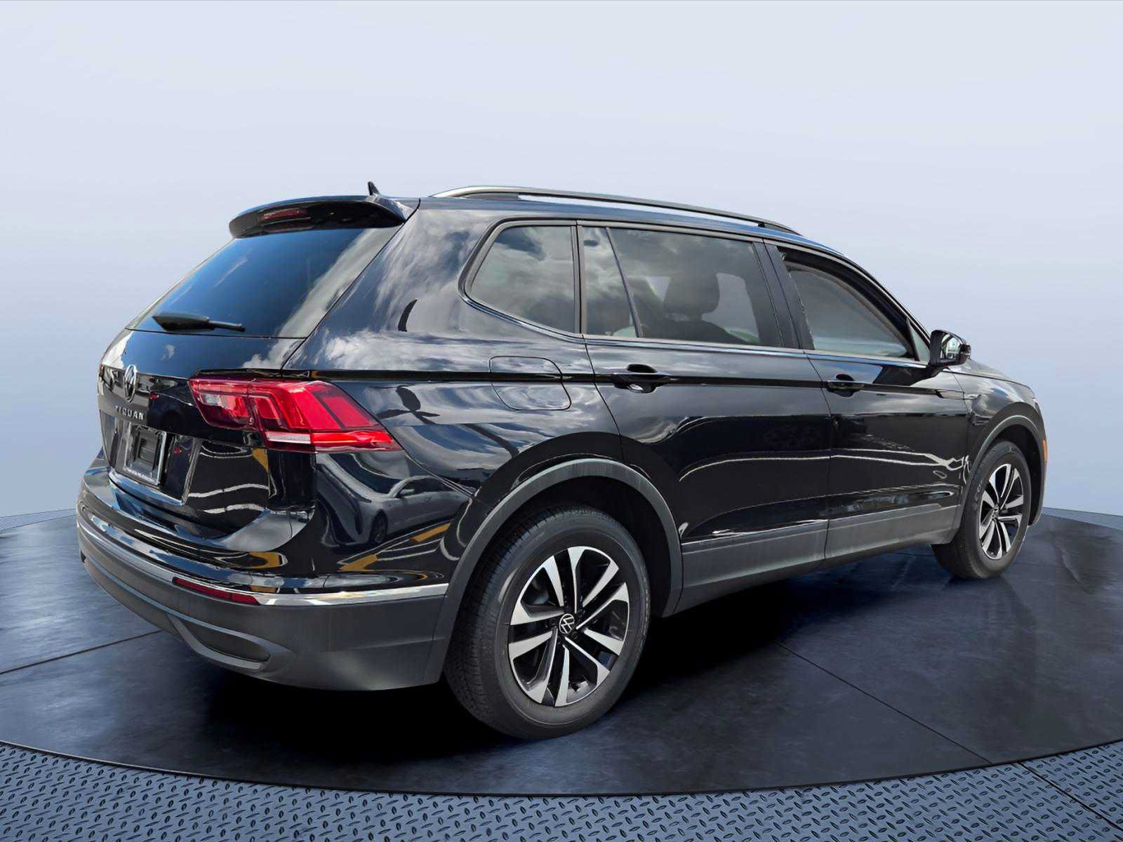 Used 2023 Volkswagen Tiguan S w/ Driver Assistance Package FWD image 6