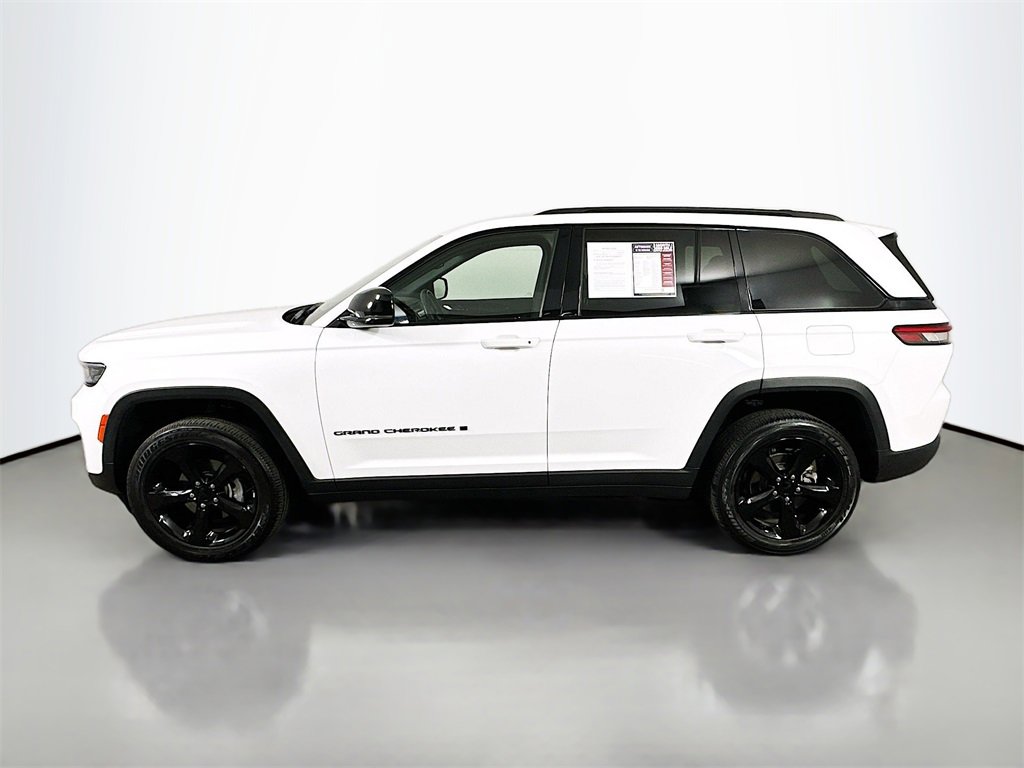 Used 2022 Jeep Grand Cherokee Altitude image 5