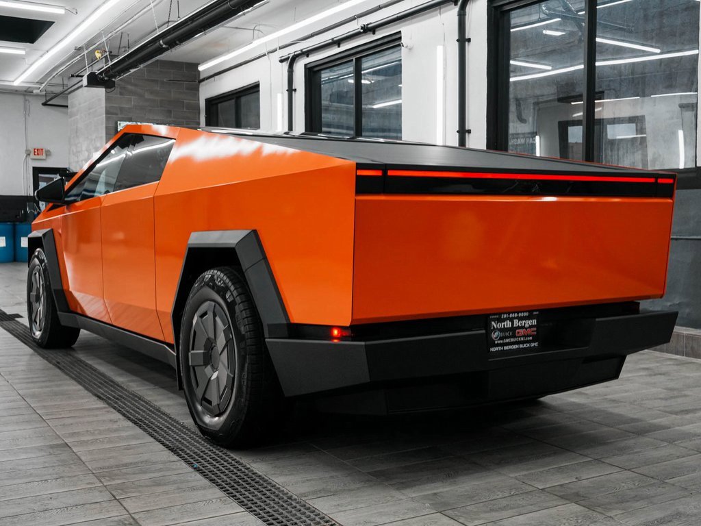 Used 2024 Tesla Cybertruck AWD Crew Cab image 6