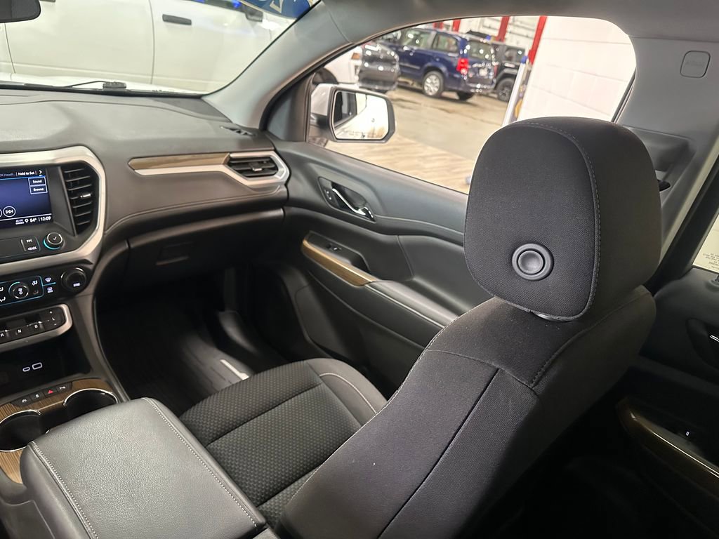 Used 2022 GMC Acadia SLE w/ LPO, Floor Liner Package AWD/4WD image 13