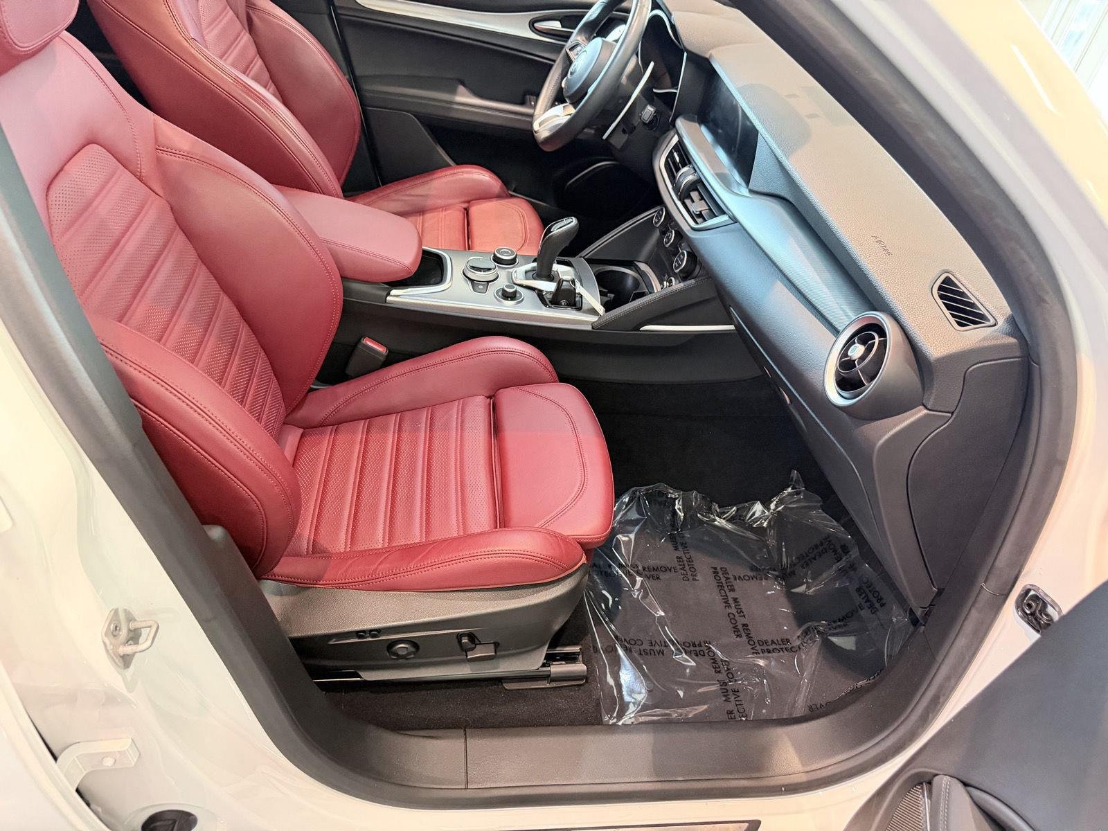 Used 2023 Alfa Romeo Stelvio Veloce AWD/4WD image 30