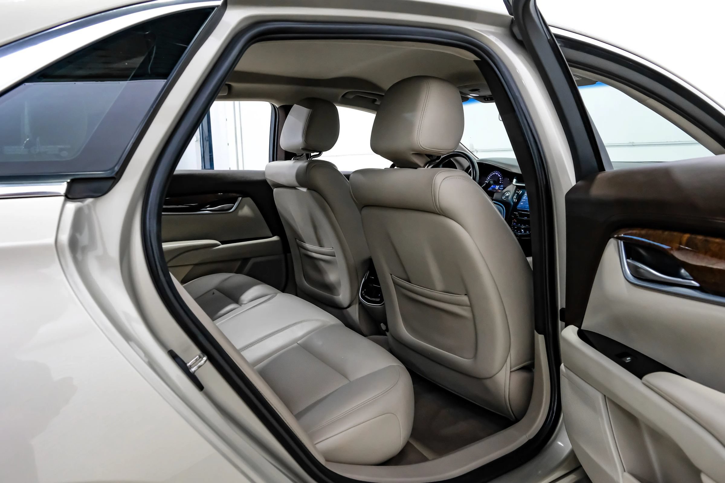 Used 2016 Cadillac XTS Luxury w/ Driver Awareness Package FWD image 39