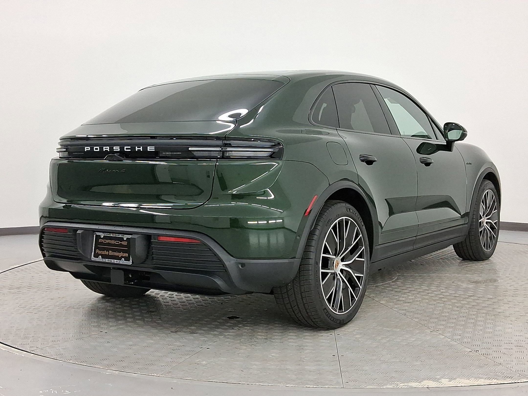 Used 2026 Porsche Macan AWD/4WD image 9