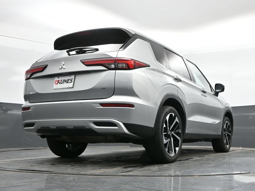 Used 2024 Mitsubishi Outlander SE AWD/4WD image 39