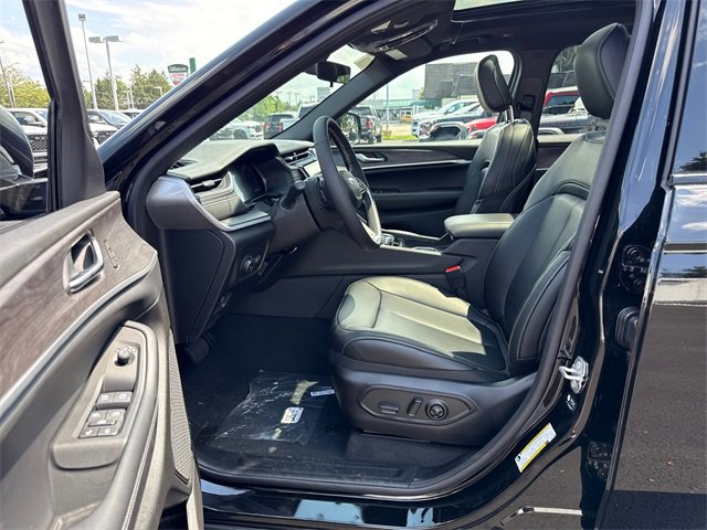 New 2025 Jeep Grand Cherokee L Limited w/ Trailer Tow Package image 12