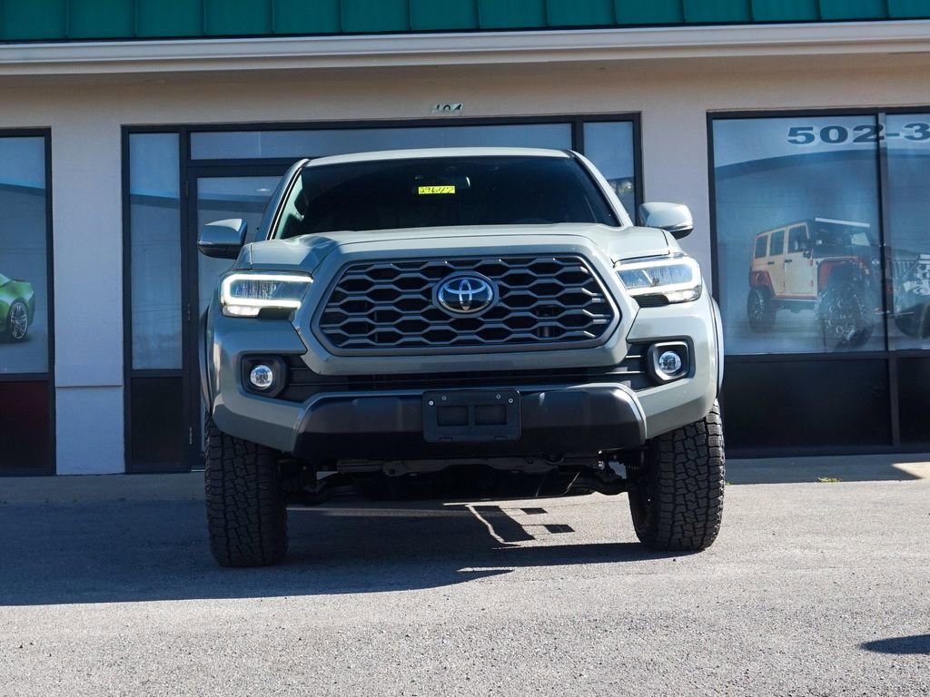 Used 2022 Toyota Tacoma TRD Off-Road AWD/4WD image 8