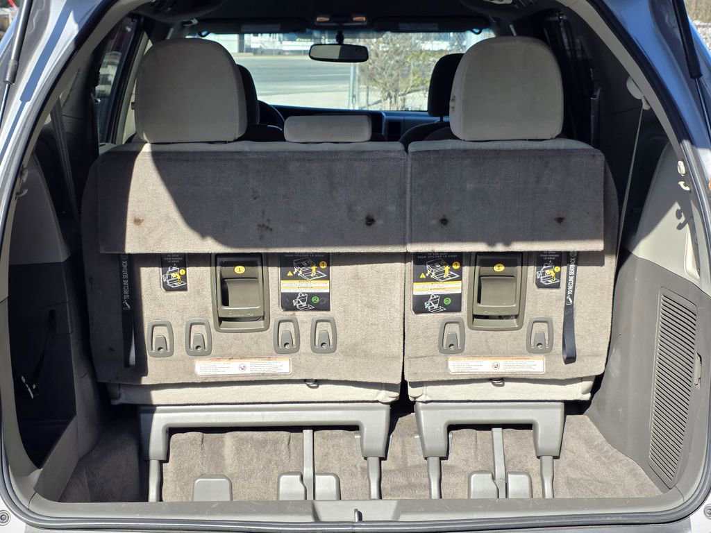 Used 2015 Toyota Sienna LE image 16