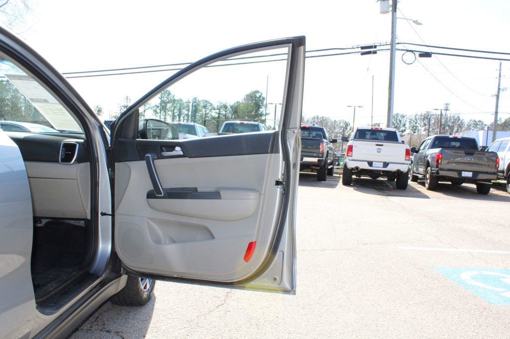 Used 2020 Kia Sportage LX FWD image 34